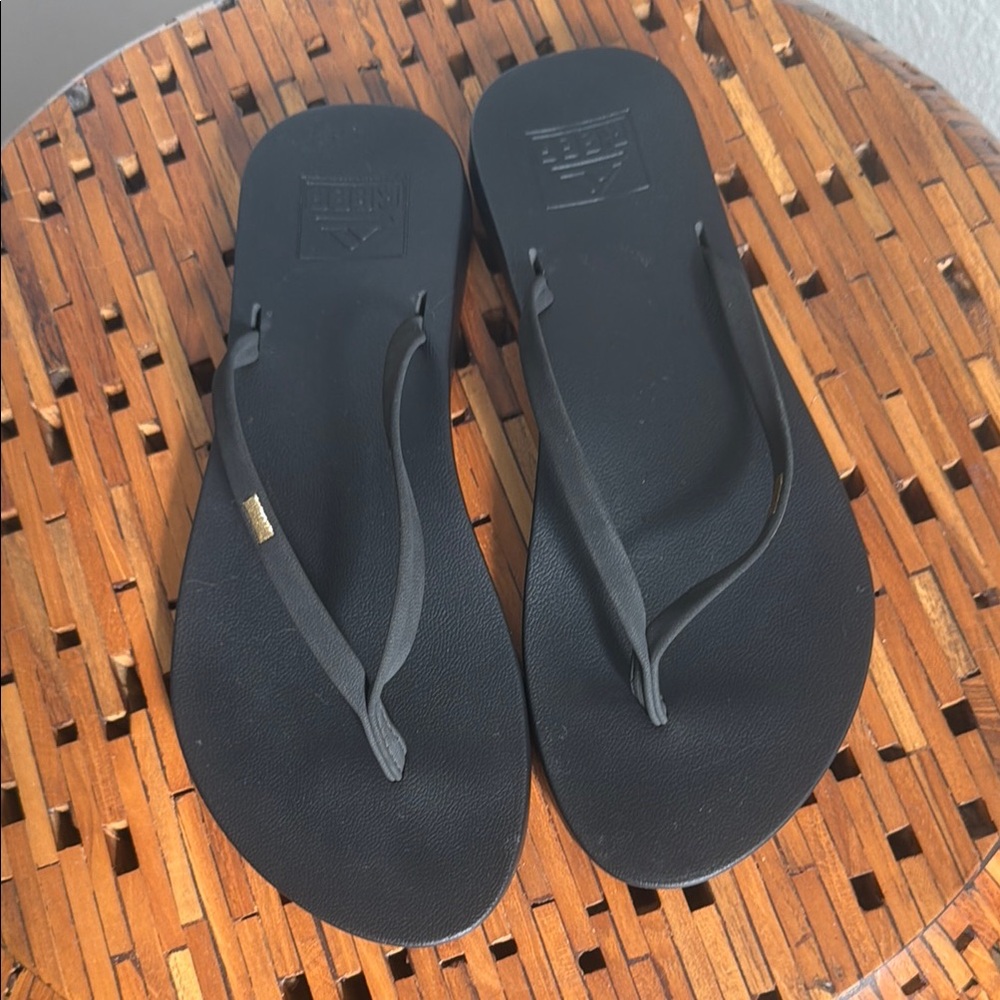 Reef Black Minimalist Flip Flop Sandals